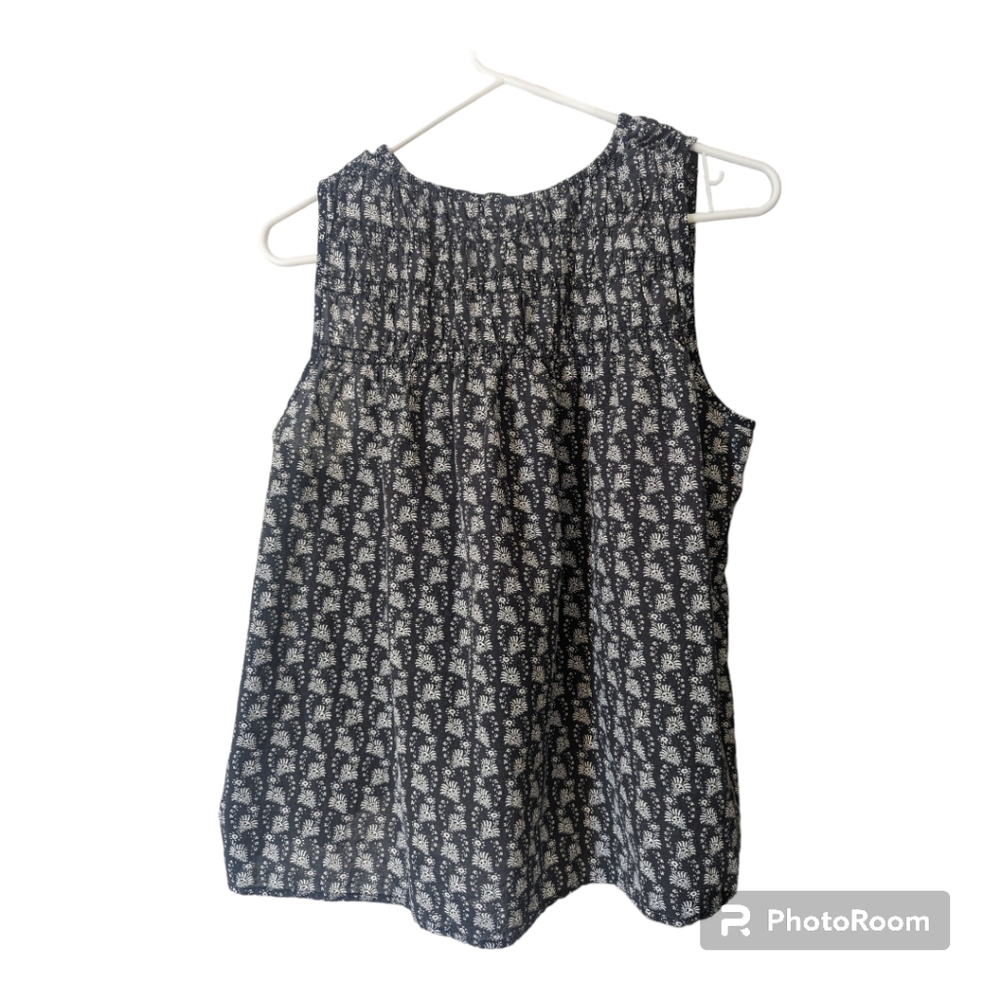 Gap Medium Sleeveless Navy and White Top - Picture 2 of 5